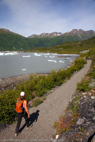 Hking along Spencer Lake