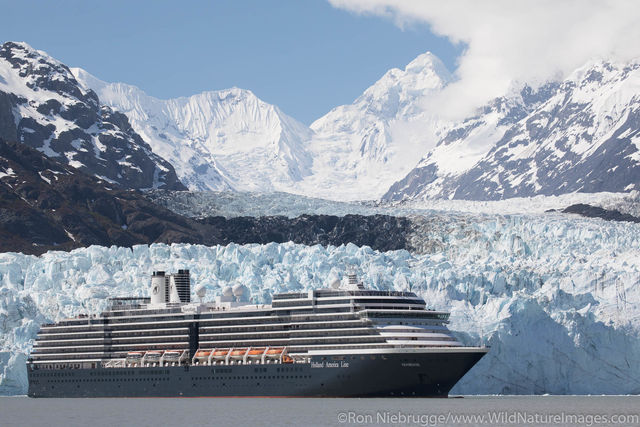 Cruise ship in front of Margerie Glacier