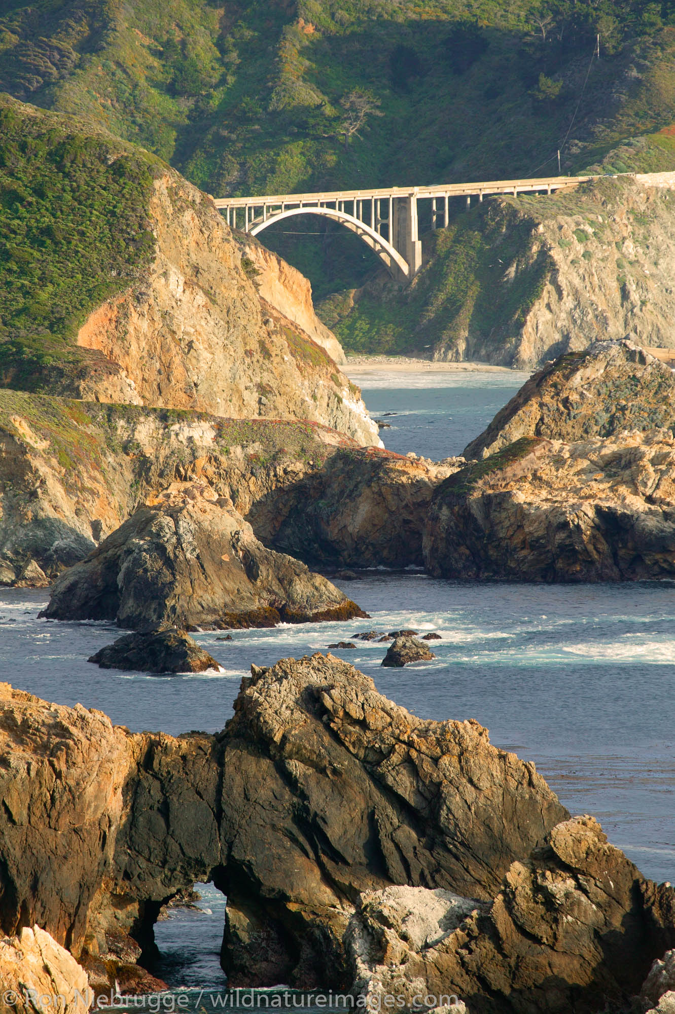 The Rocky Creek Bridge and Highway 1 along the Central Coast, Big Sur, California.