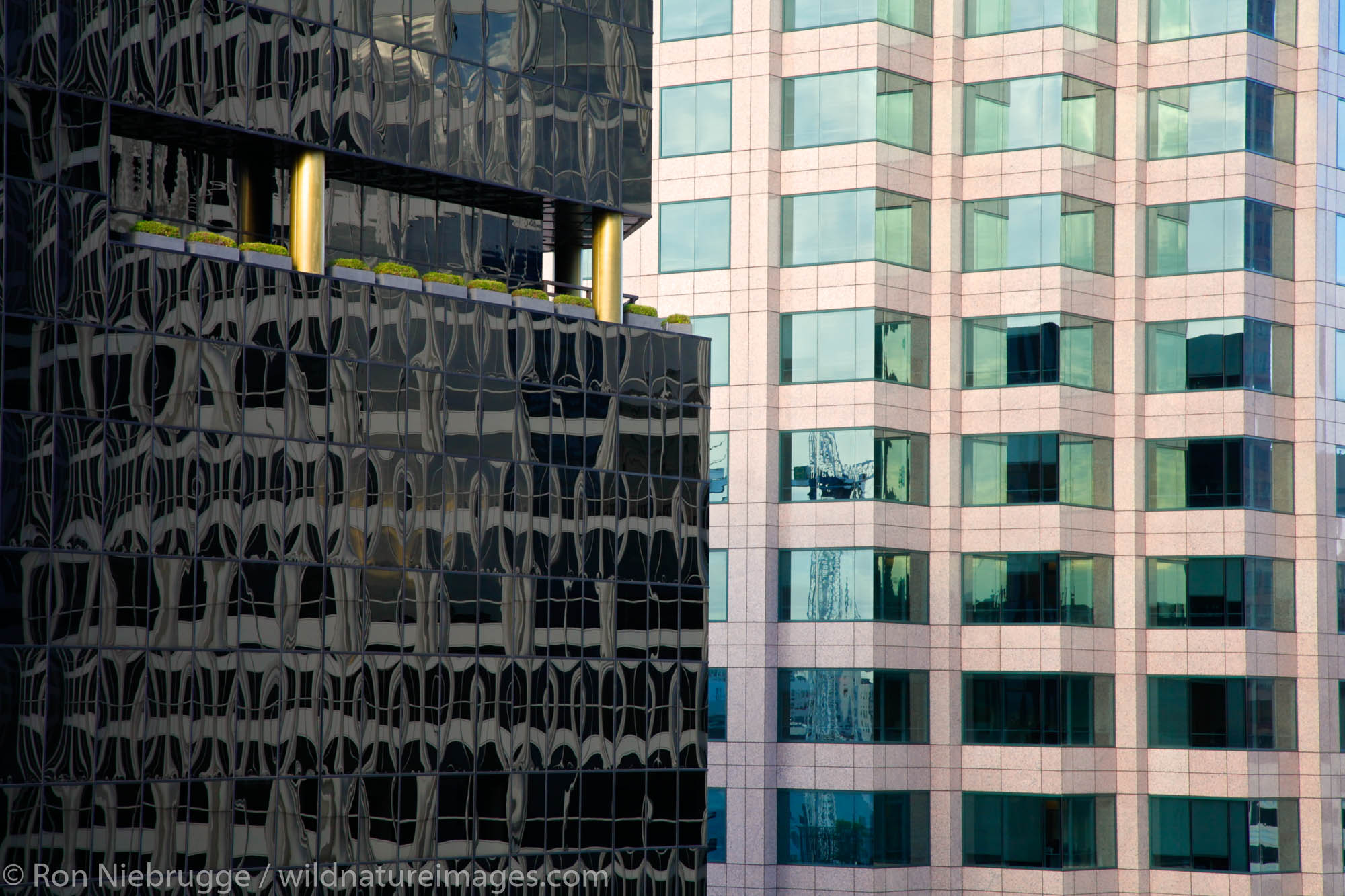 The 801 Tower was completed in 1992 and has 24 floors along with the 800 Tower to the left in Black, South Figueroa, downtown...