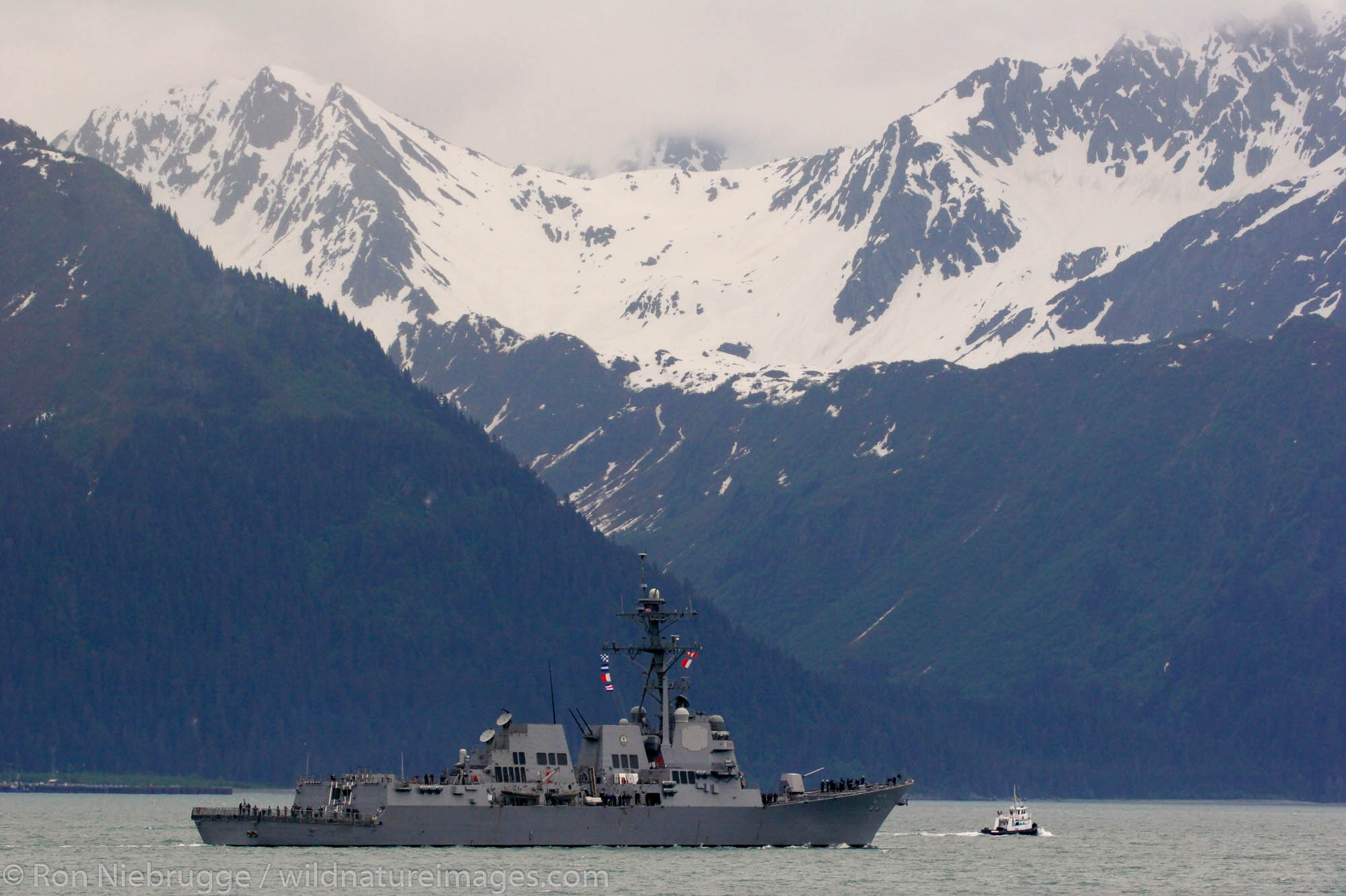 The U.S. Navy guided missile destroyer USS CHAFEE (DDG 90) leaves Resurrection Bay. Seward, Alaska.