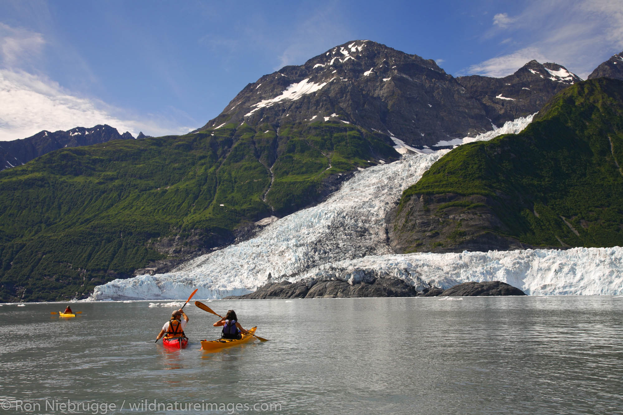 Kayaking by Cascade Glacier (l) and Barry Glacier (r)Harriman Fiord, Prince William Sound, Chugach National Forest, Alaska.
