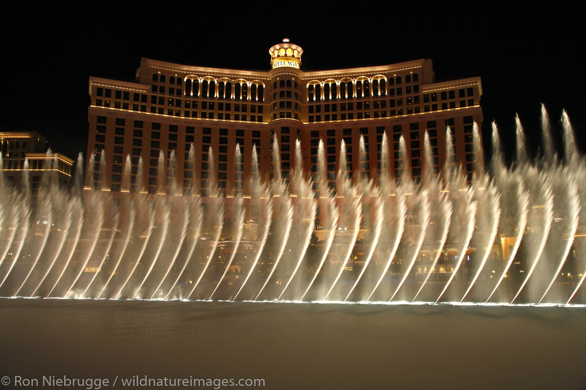 The fountain show in front of Bellagio Hotel and Casino on the Las Vegas Strip, Nevada.