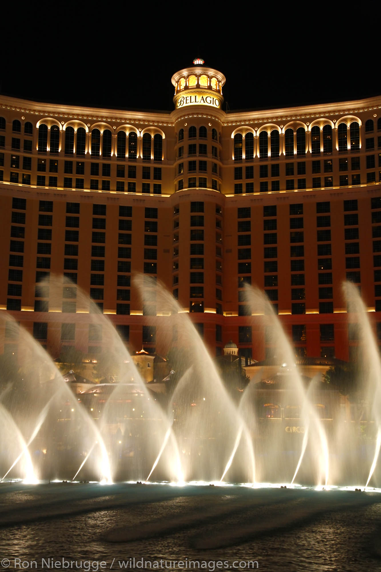 The fountain show in front of Bellagio Hotel and Casino on the Las Vegas Strip, Nevada.