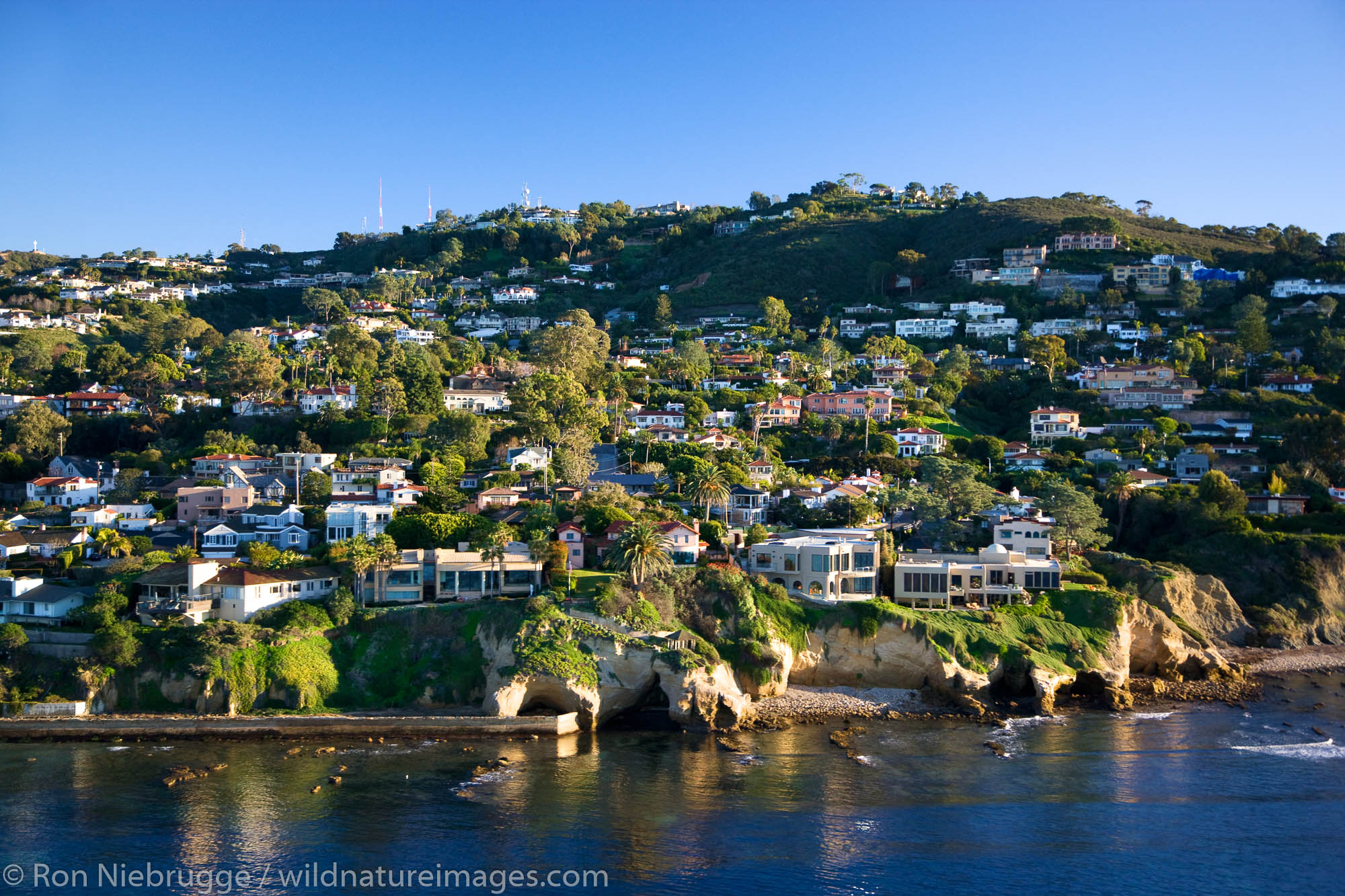 Homes along the ocean, La Jolla, San Diego County, California.