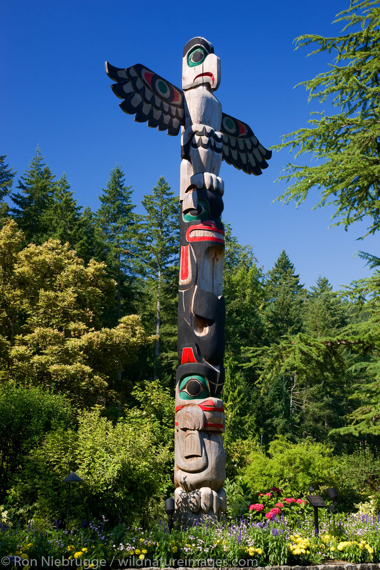 Totem Pole, The Butchart Gardens, Victoria, Vancouver Island, British Columbia, Canada.