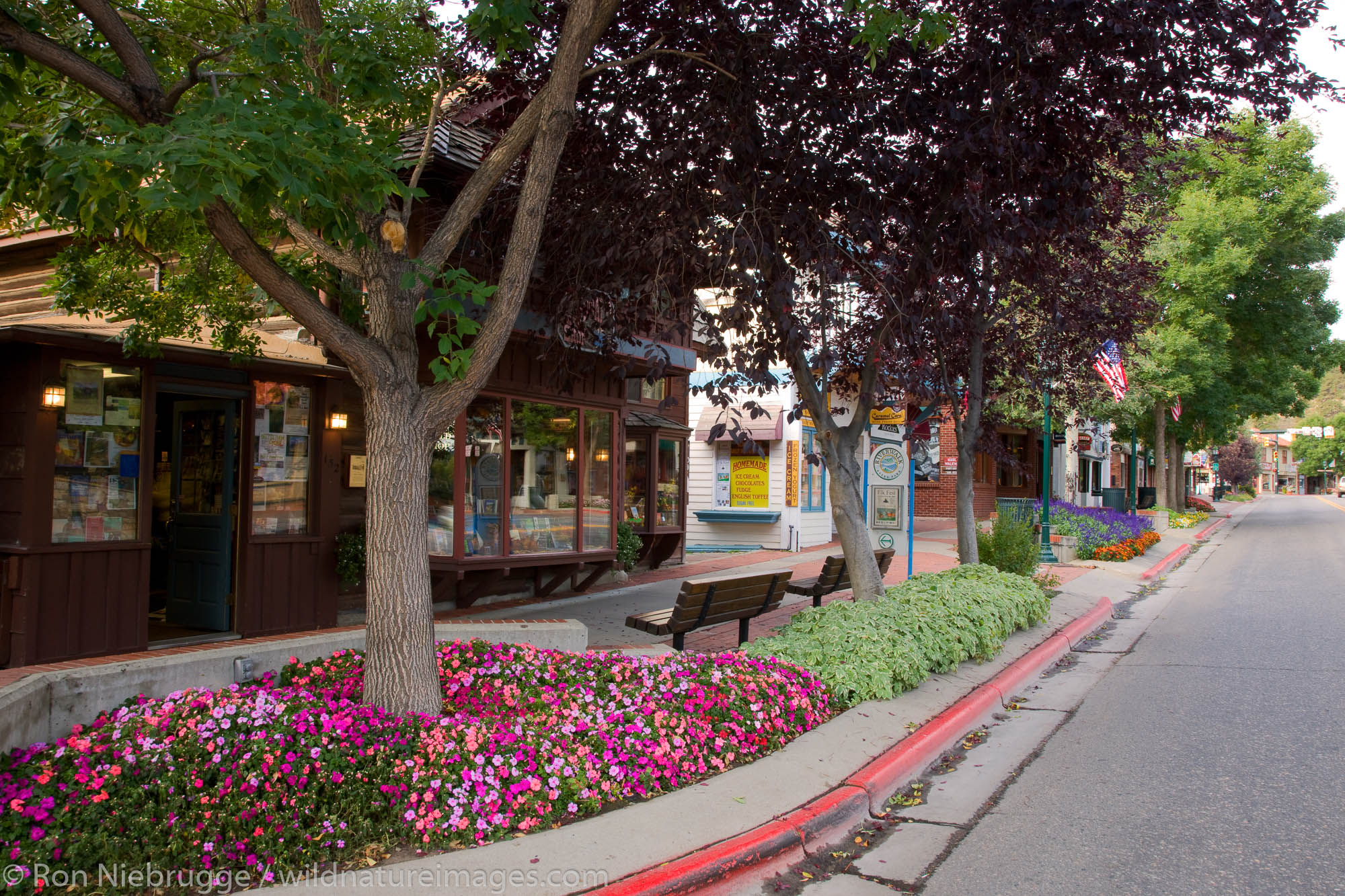 Estes Park, gateway to Rocky Mountain National Park, Colorado.