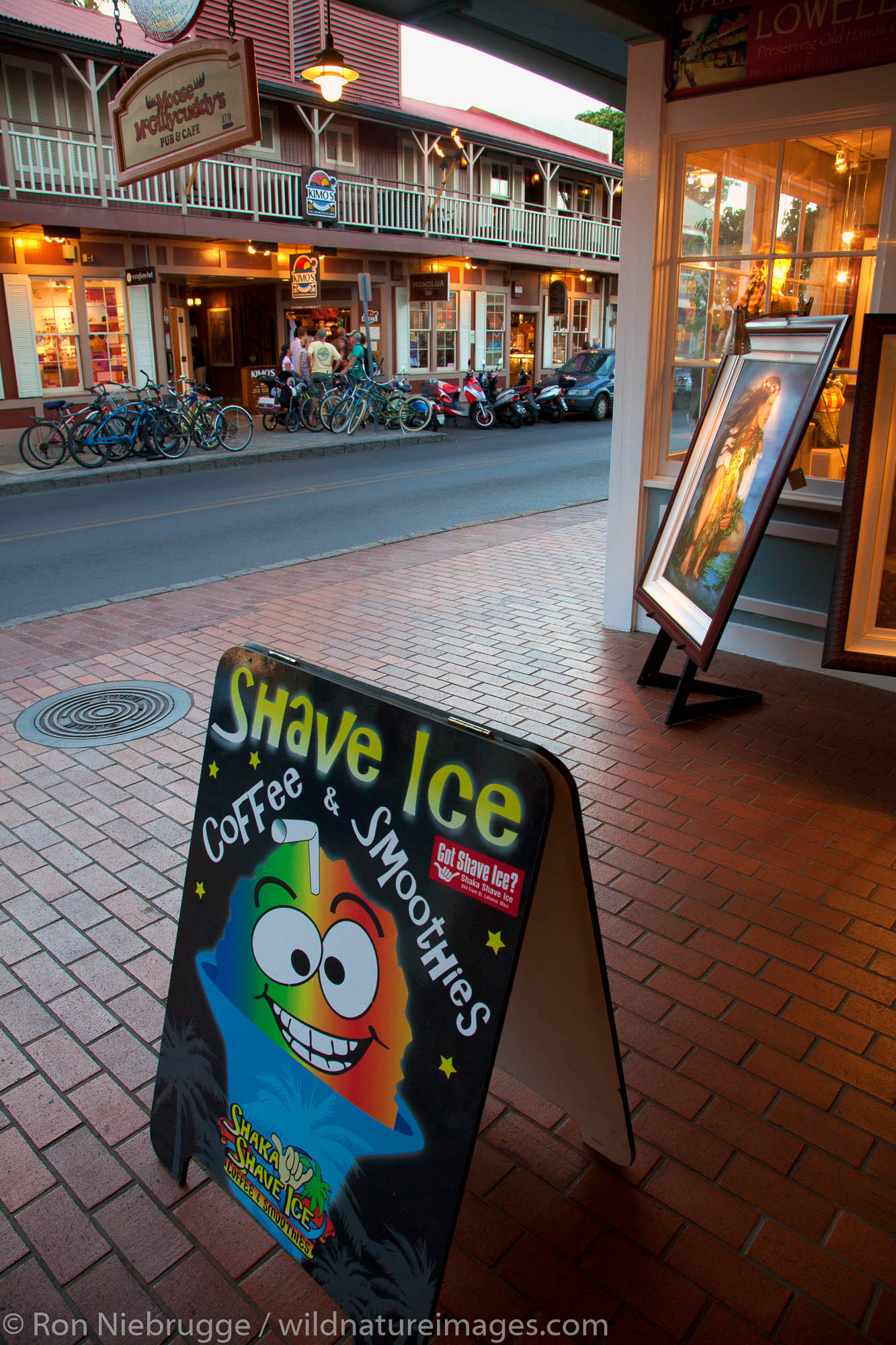 Art gallery and shops, Lahaina, Maui, Hawaii.