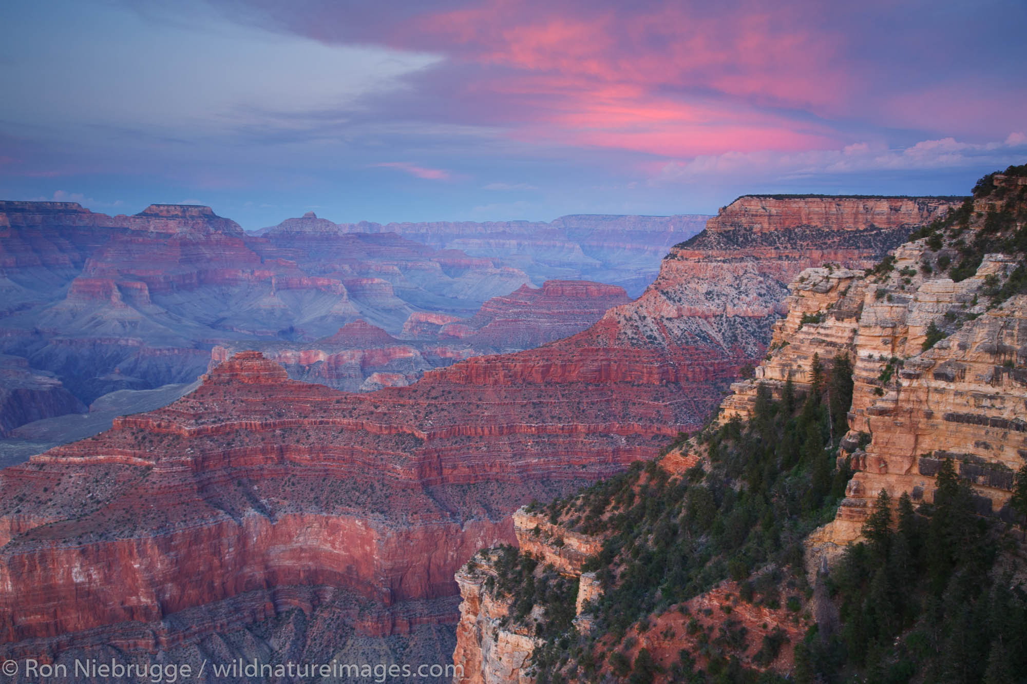 Yavapai Point at sunset, Grand Canyon National Park, Arizona.