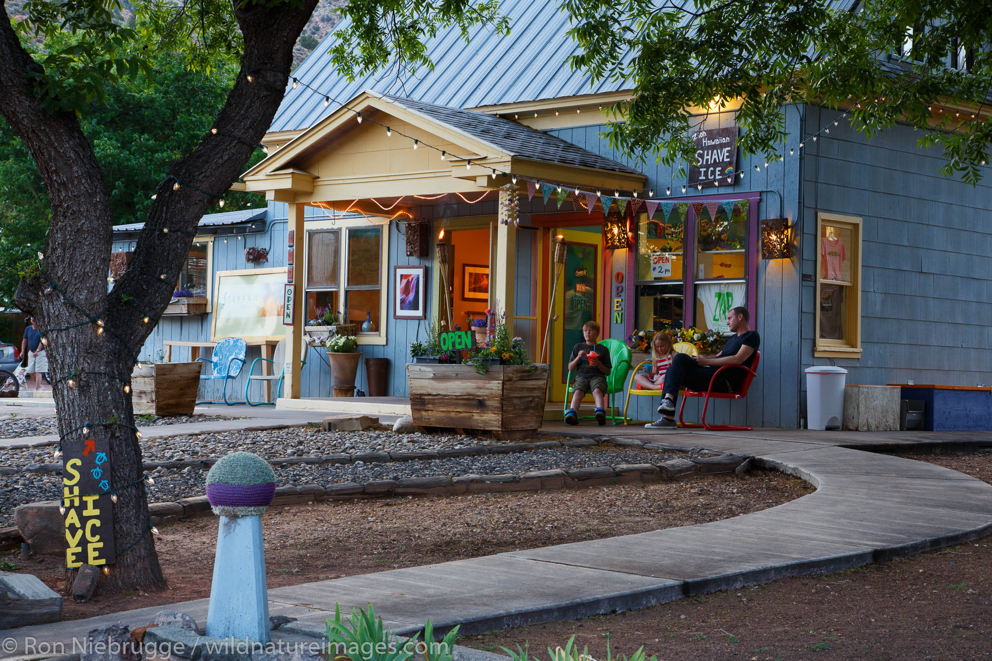Springdale, Utah Photos by Ron Niebrugge