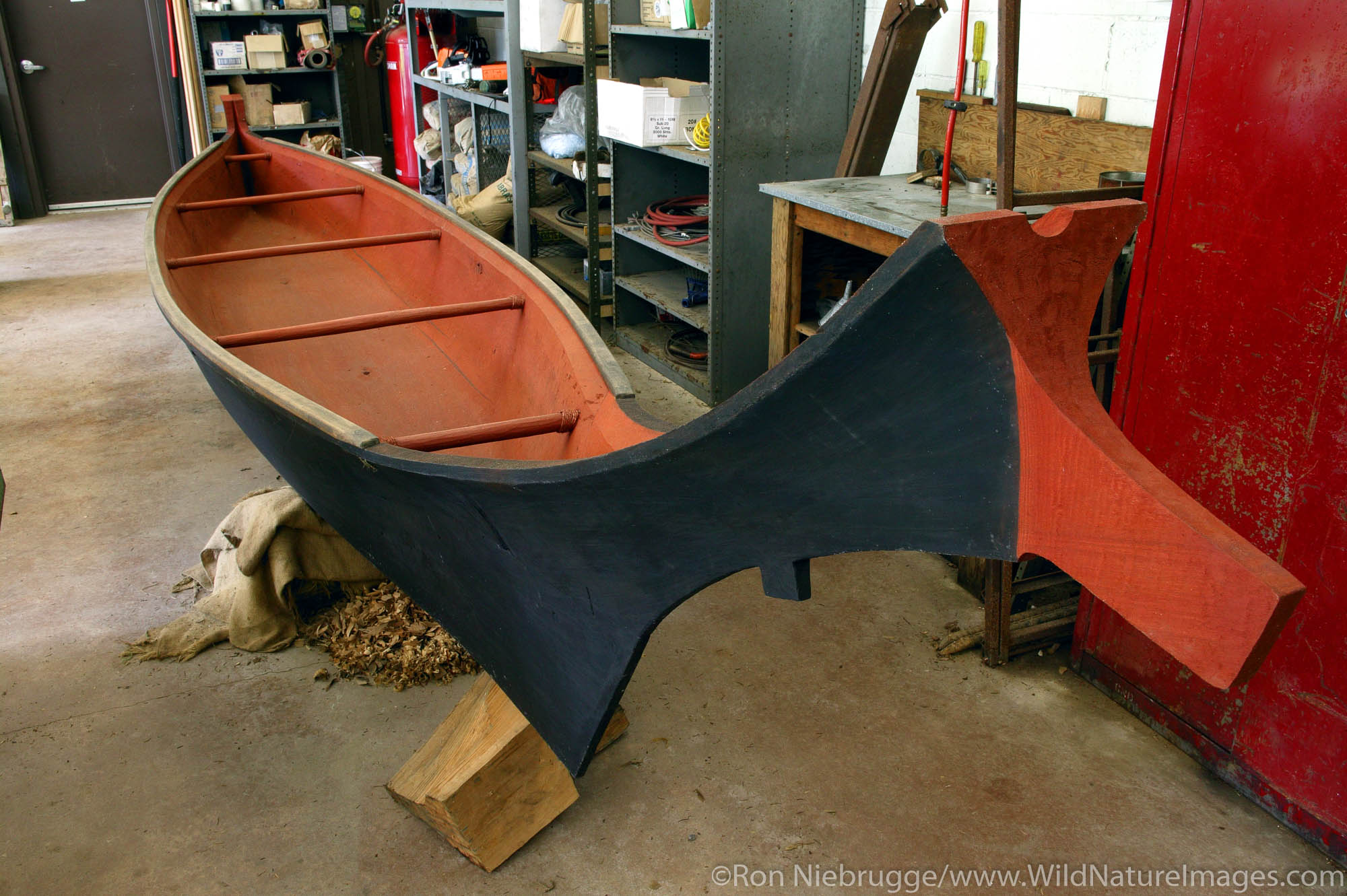 Prow Nose Canoe Astoria, Oregon. Photos by Ron Niebrugge